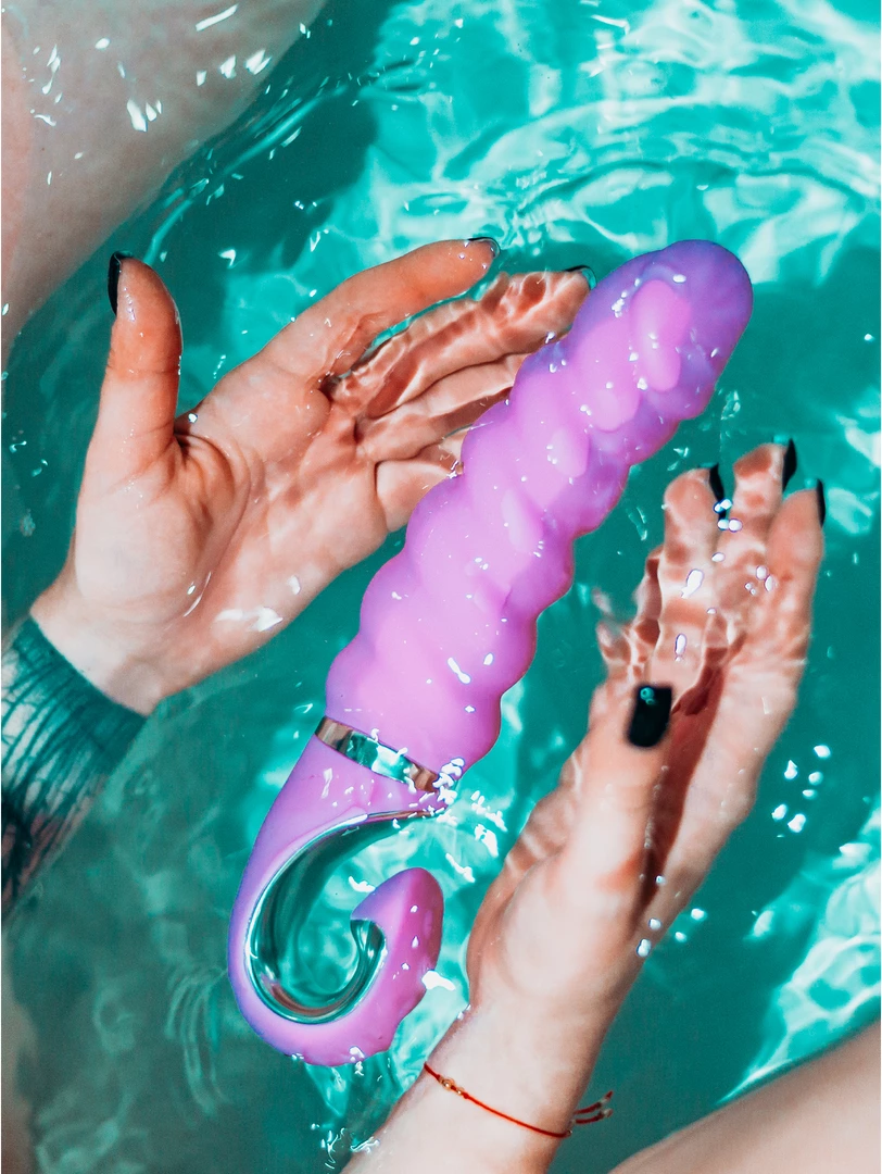 Gvibe Gjack 2 lenktas vibratorius iš Bioskin medžiagos