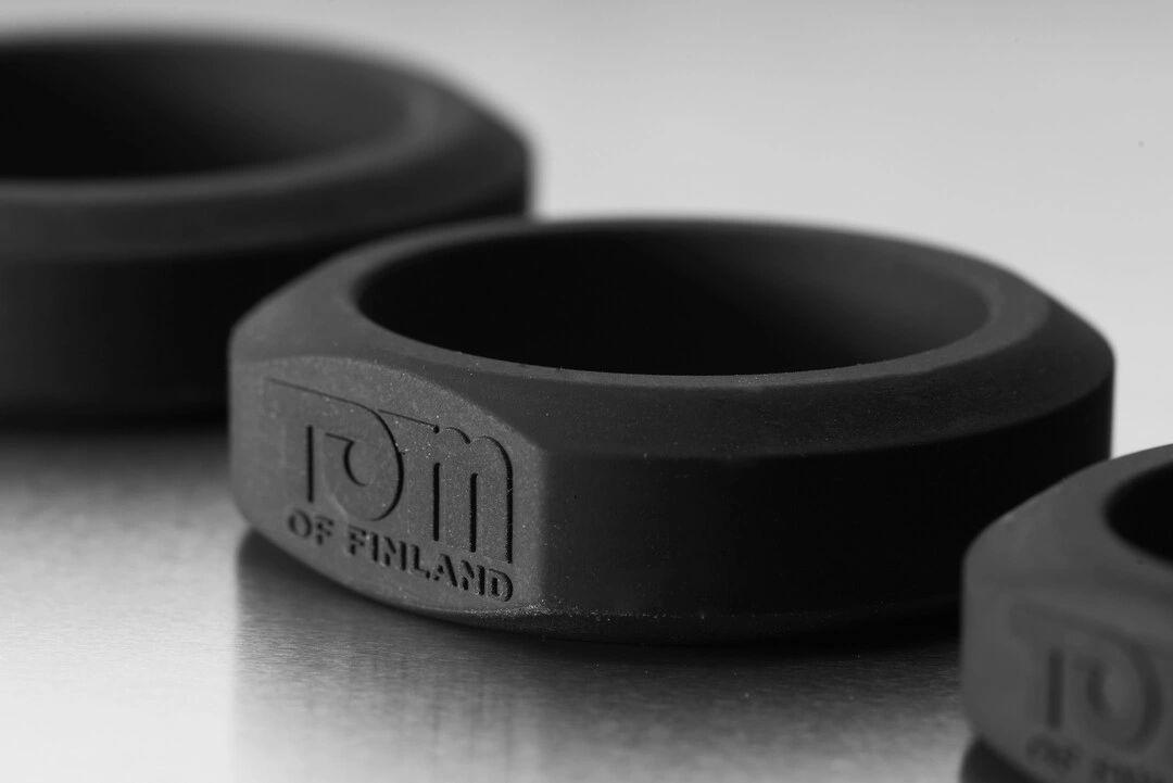 XR Brands silikoninių varpos žiedų rinkinys, 3 vnt., juodas